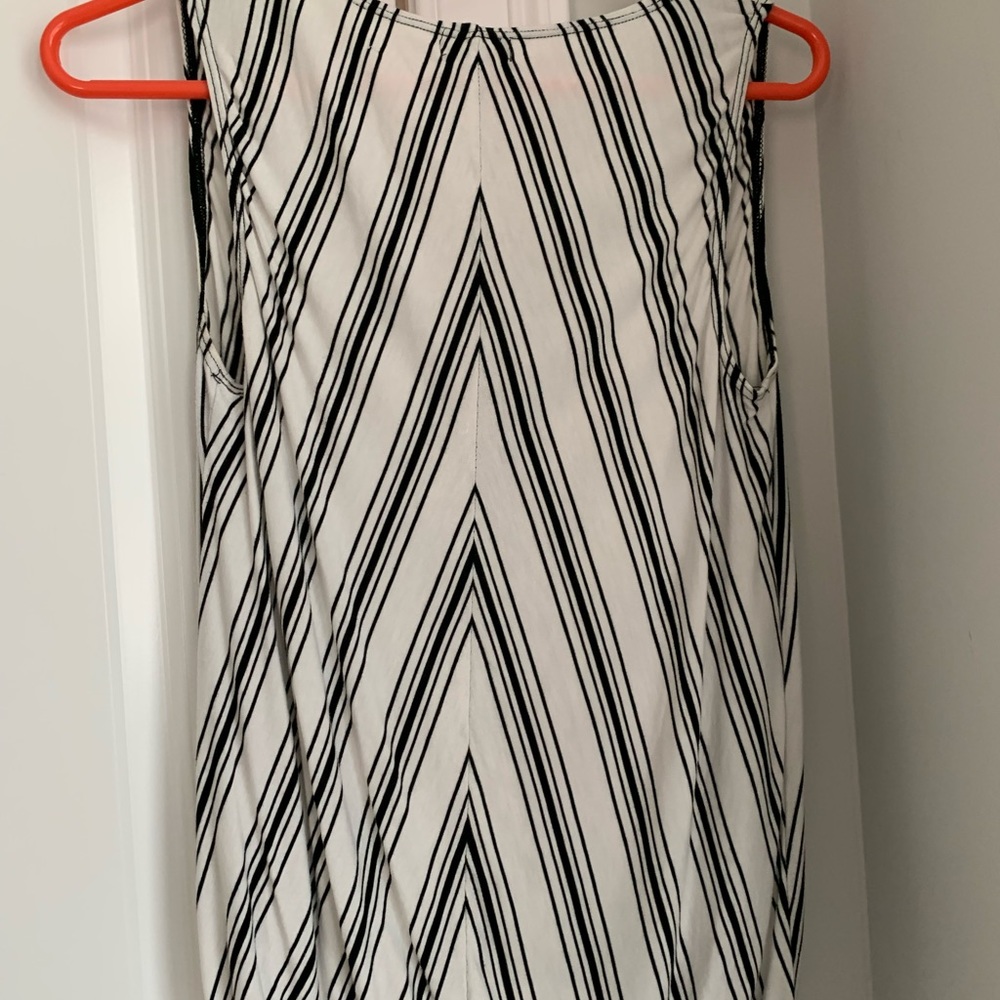 Symmetrical pattern blouse - Picture 2 of 2